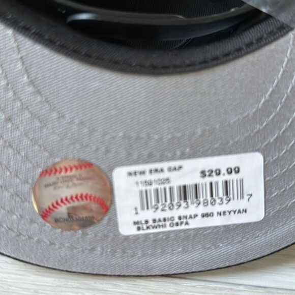 New Era NY Yankees Team Color Basic 9FIFTY Snapback in Black & White NWT - Picture 10 of 10